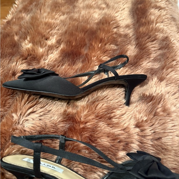 Nina Women's Black Bow Heels - Picture 4 of 4